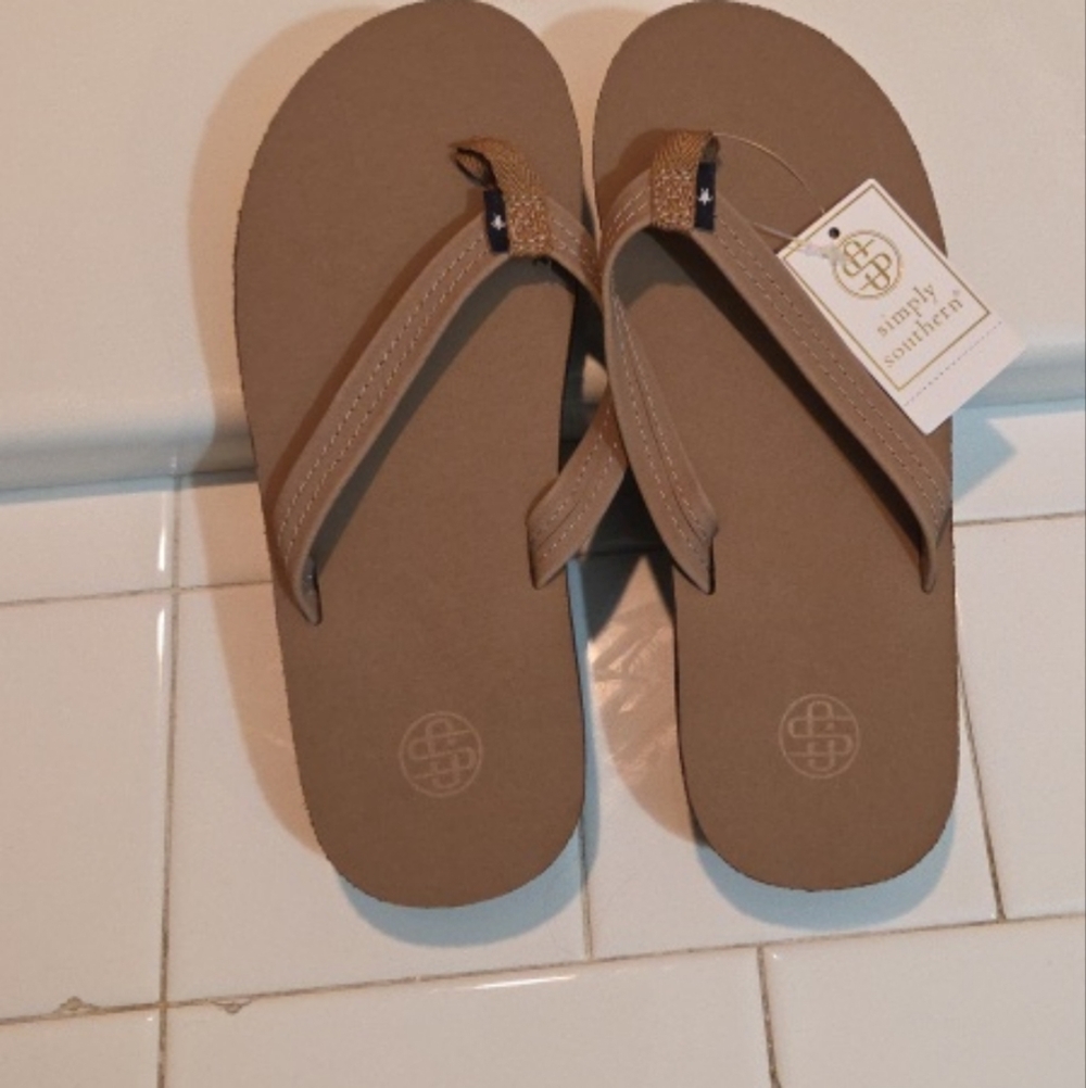 Simply Southern Womens Size S 5.5 -6.5 Leather Flip Flop Tan NWT